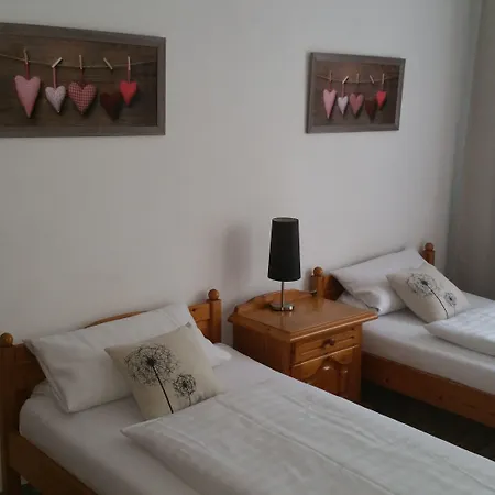 Am Stadion 2* דיסבורג